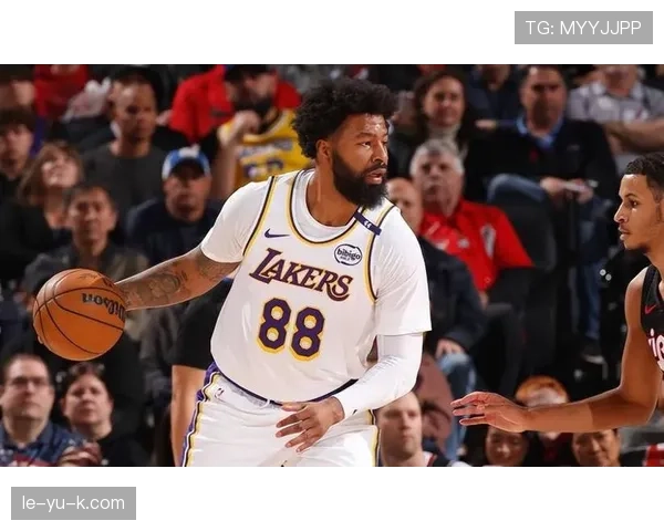 莫里斯关键发挥助球队逆转取胜，出色表现引热议