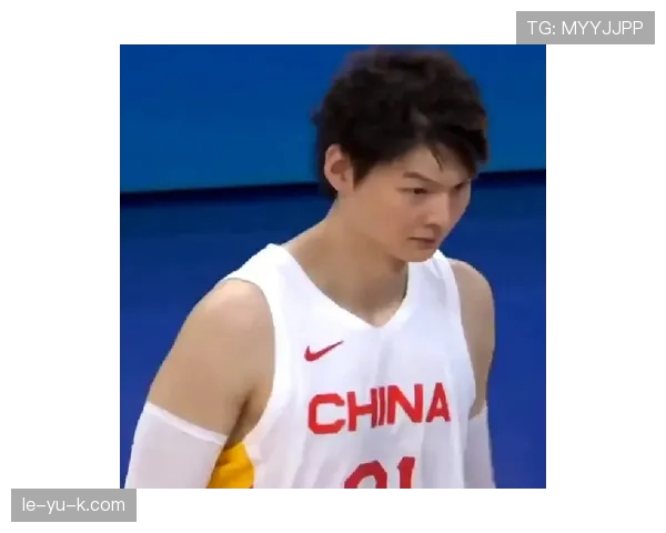 林书豪拎着菜篮逛菜市场，脚下那双运动鞋比我一个月房租还贵